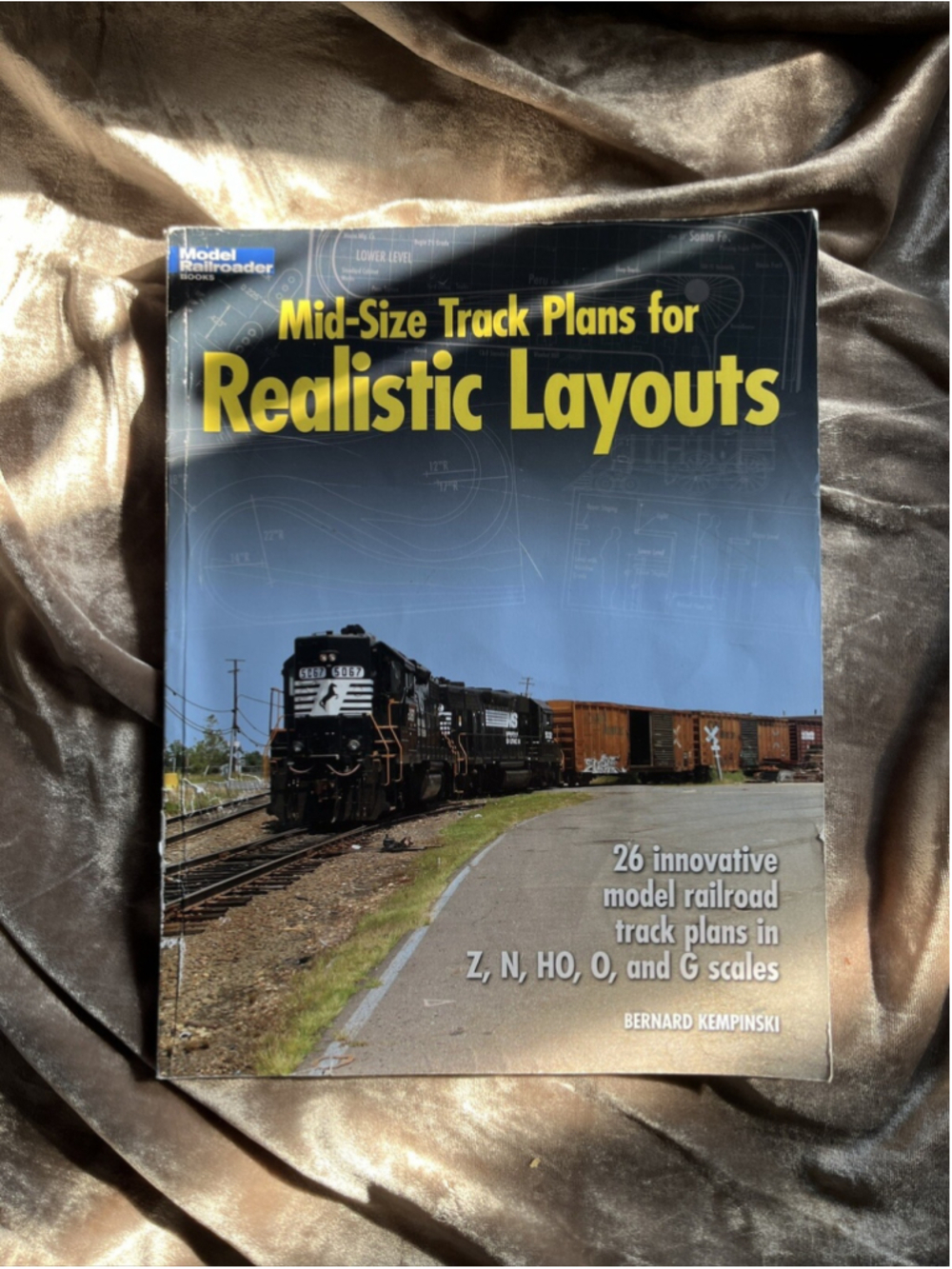 Mid-Size Track Plans for Realistic Layouts by Bernard Kempinski Z, N, HO, O, G